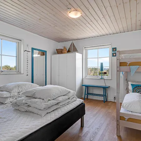 度假居 Stylish Two-level With Stunning Views Near