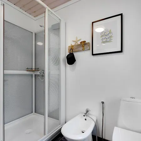 Stylish Two-level With Stunning Views Near 度假居 *