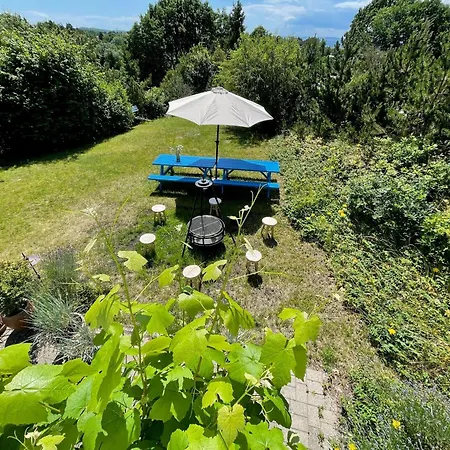 Stylish Two-level With Stunning Views Near 度假居